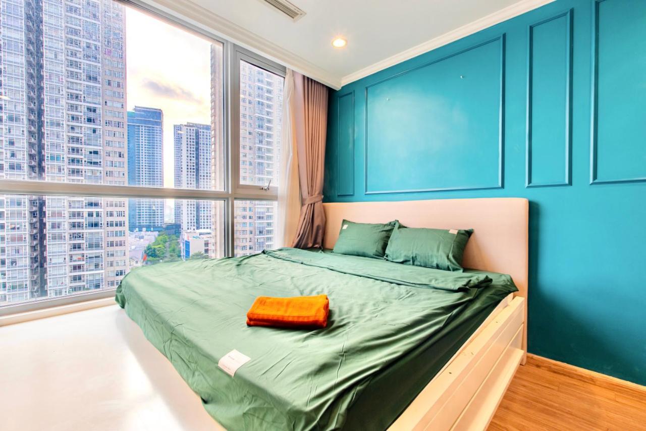 Moxy Hcmc Aparts - Vinhomes Central Park, Ice Rink 호치민 외부 사진
