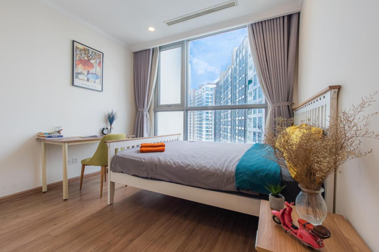 Moxy Hcmc Aparts - Vinhomes Central Park, Ice Rink 호치민 외부 사진