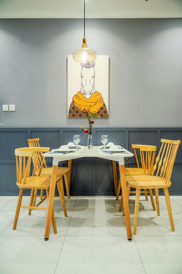 Moxy Hcmc Aparts - Vinhomes Central Park, Ice Rink 호치민 외부 사진