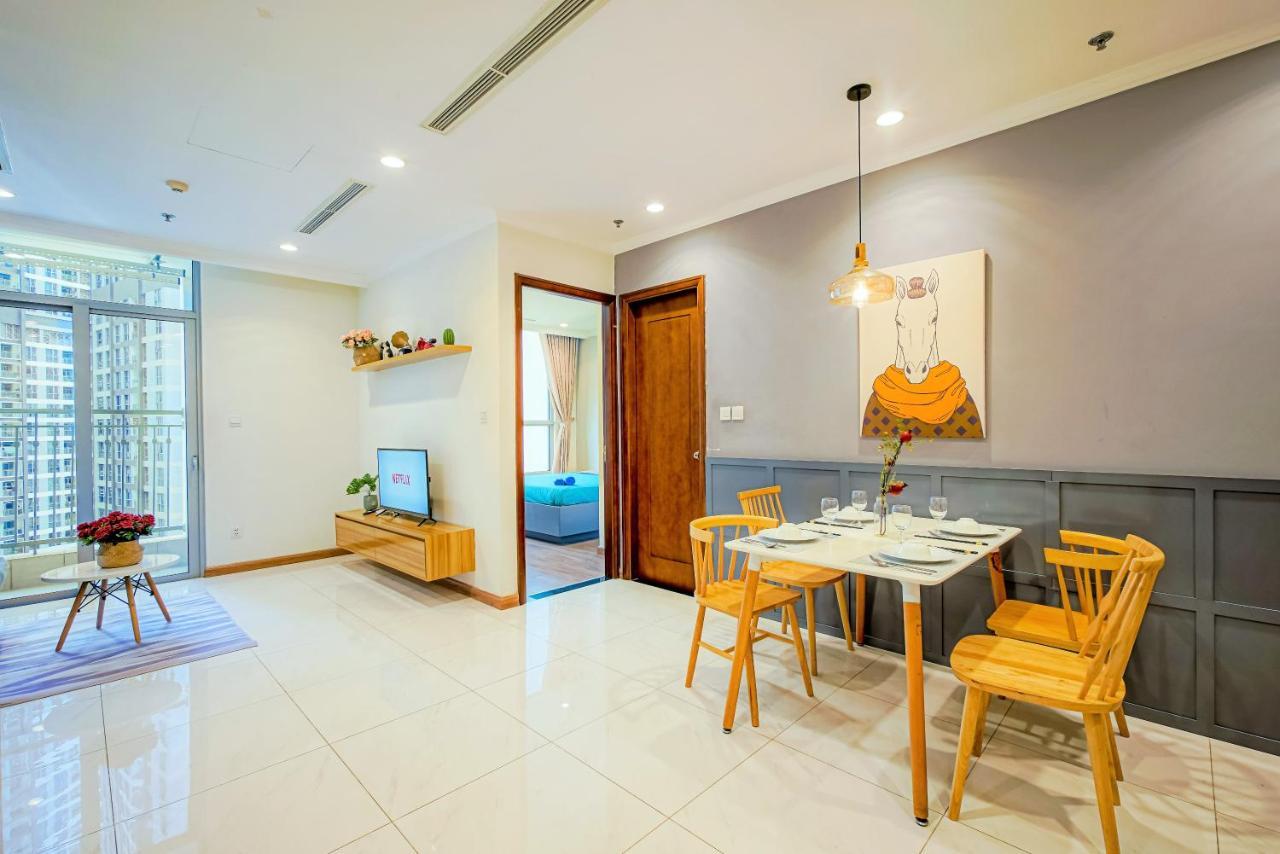 Moxy Hcmc Aparts - Vinhomes Central Park, Ice Rink 호치민 외부 사진